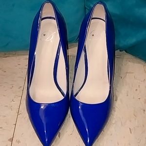 🤩 Pretty Blue Heels